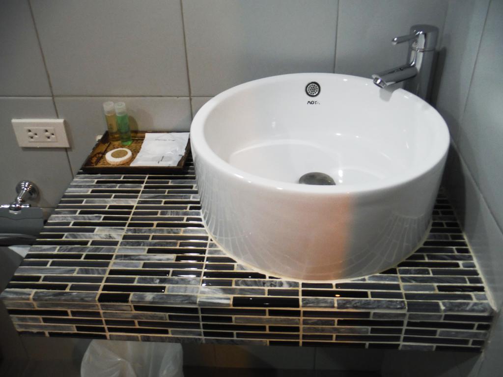 Shooters Guesthouse Паттайя Номер фото